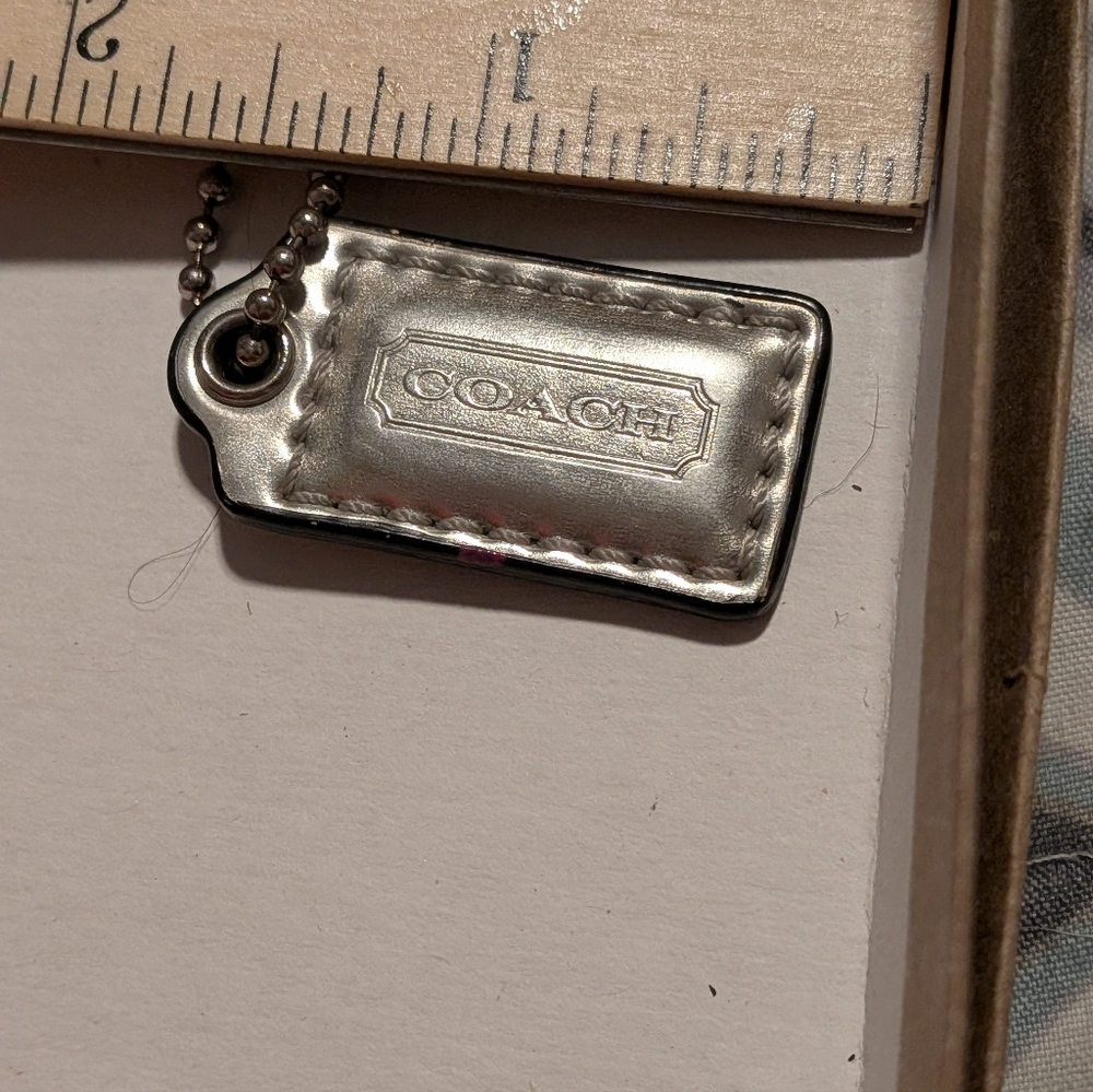 Coach Mettalic Silver Small Leather Hang Tag With Silver Chain - Picture 2 of 5